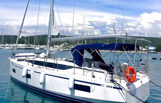 Bavaria C38 Arya