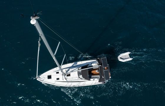 Bavaria C38 Martini