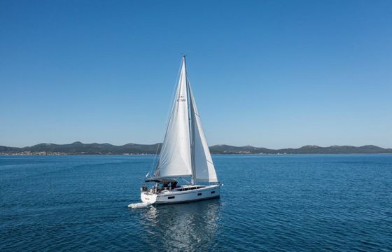 Bavaria C38 Martini