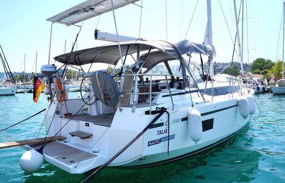 Bavaria C38 Talia