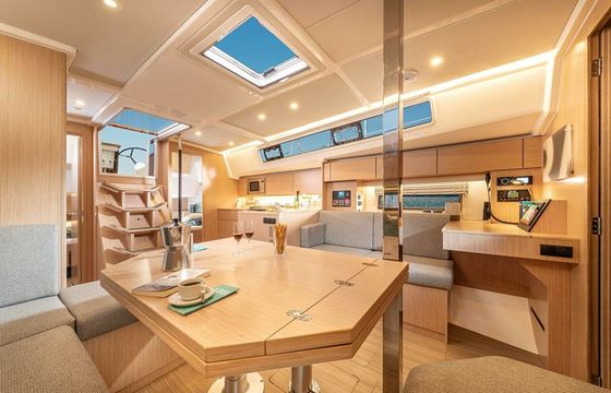 Bavaria C42 Sakura J