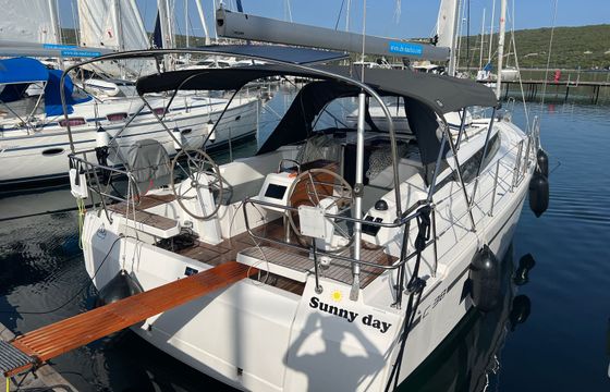 Bavaria C38 Sunny Day
