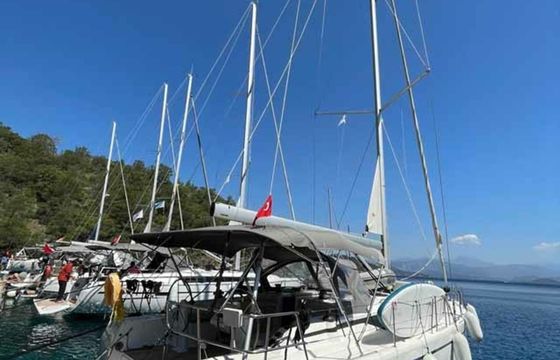 Bavaria C42 Sideways