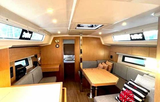 Bavaria C42 Sideways