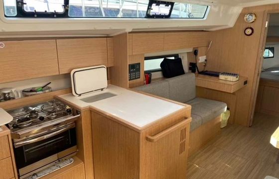 Bavaria C42 Sideways