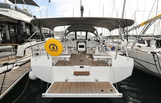Bavaria C42 Levente