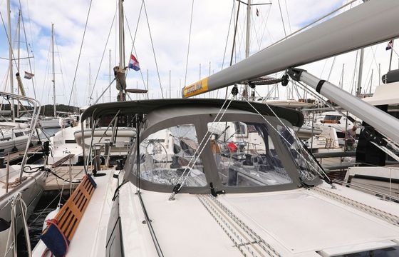 Bavaria C42 Levente