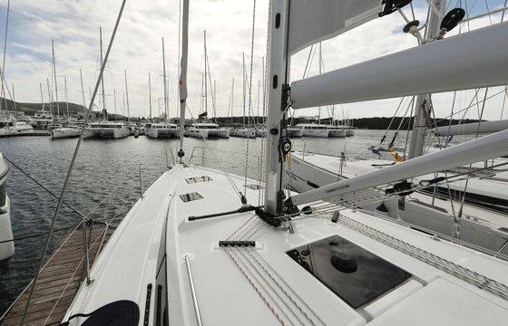 Bavaria C42 Levente