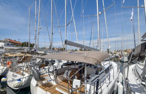 Bavaria C42 Mauvic