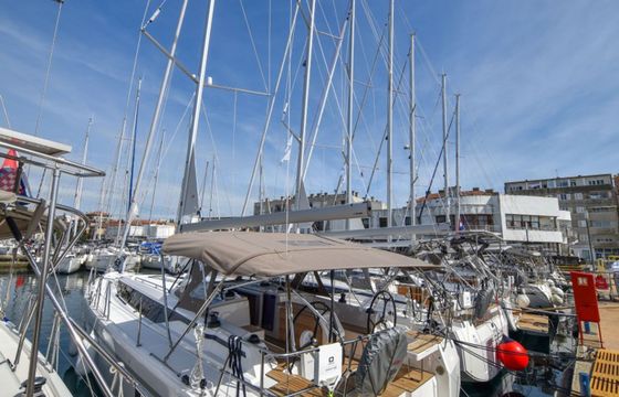 Bavaria C42 Mauvic