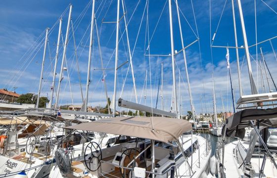 Bavaria C42 Mauvic