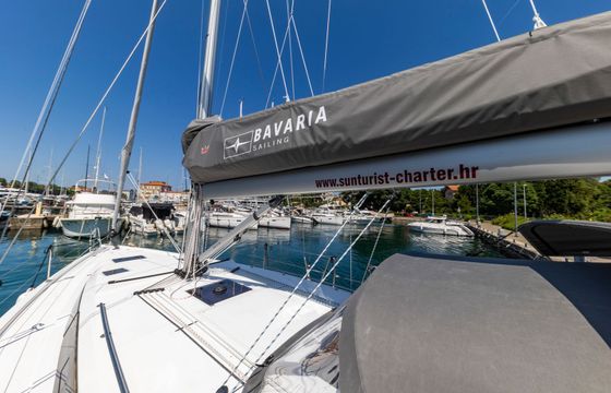 Bavaria C42 Maraschino