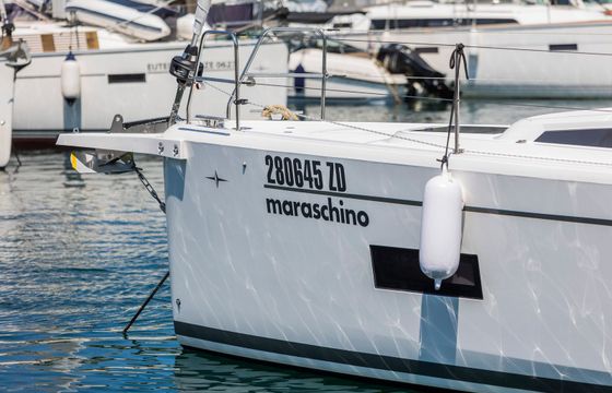 Bavaria C42 Maraschino