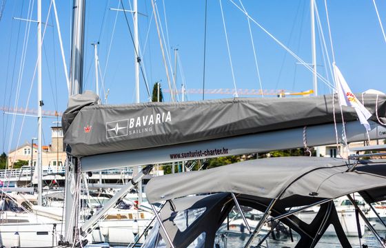 Bavaria C42 Maraschino