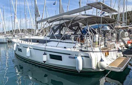 Bavaria C42 Livia