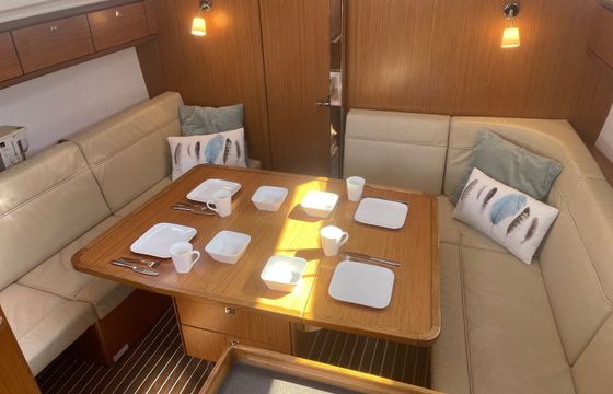 Bavaria Cruiser 37 Four Seasons