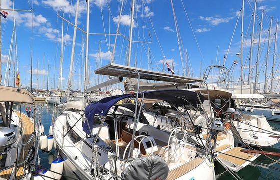 Bavaria Cruiser 34 Deneb
