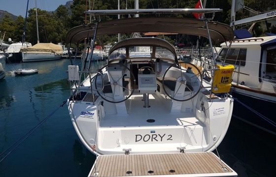 Bavaria Cruiser 34 Dory 2