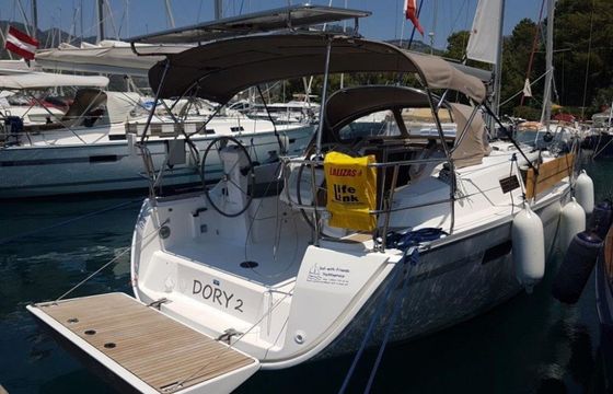 Bavaria Cruiser 34 Dory 2