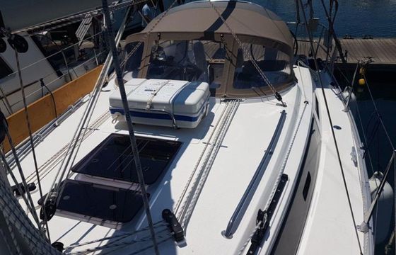 Bavaria Cruiser 34 Dory 2