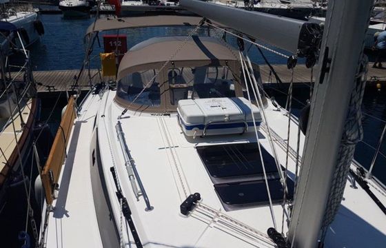 Bavaria Cruiser 34 Dory 2