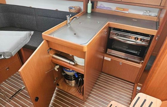 Bavaria Cruiser 34 Hydra