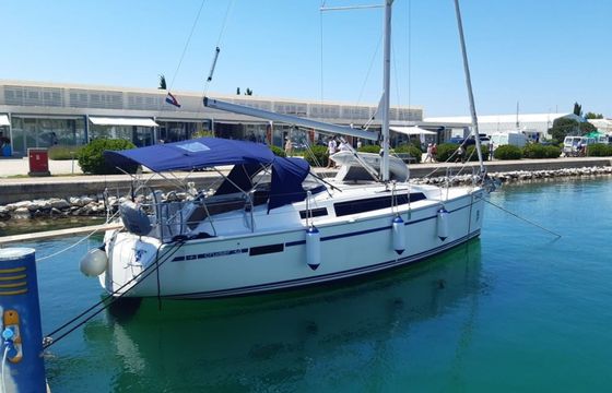 Bavaria Cruiser 34 Lotus