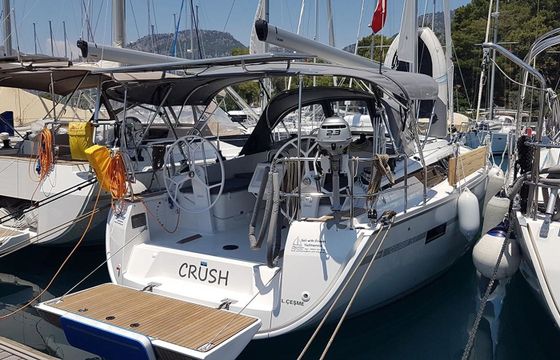 Bavaria Cruiser 37 Crush
