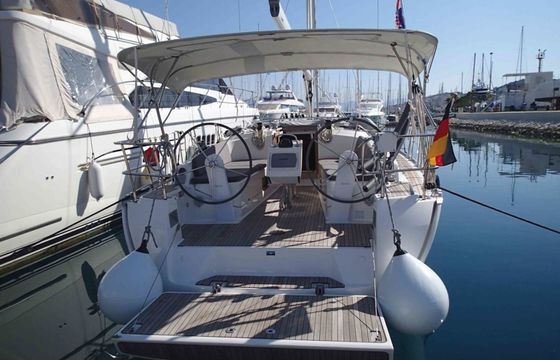 Bavaria Cruiser 37 Into the Blue