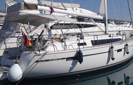 Bavaria Cruiser 37 Into the Blue