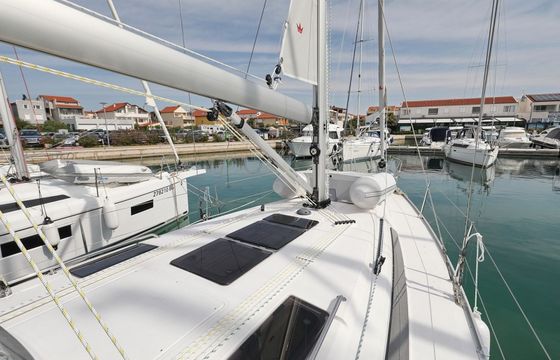 Bavaria Cruiser 37 aMore
