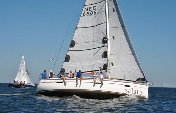 Bavaria Cruiser 37 Salute
