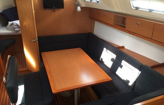 Bavaria Cruiser 40 Vuga