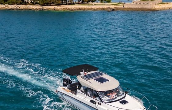 Beneteau Antares 780 15