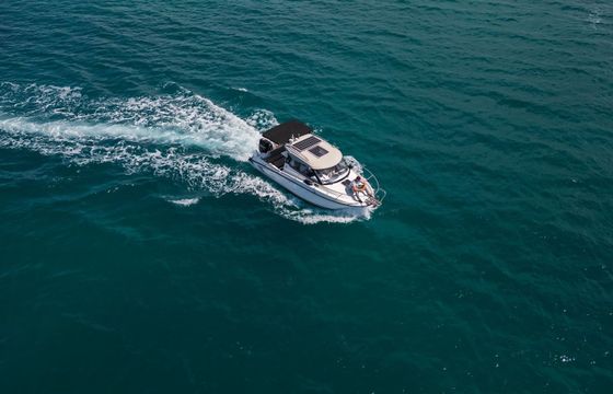 Beneteau Antares 780 15