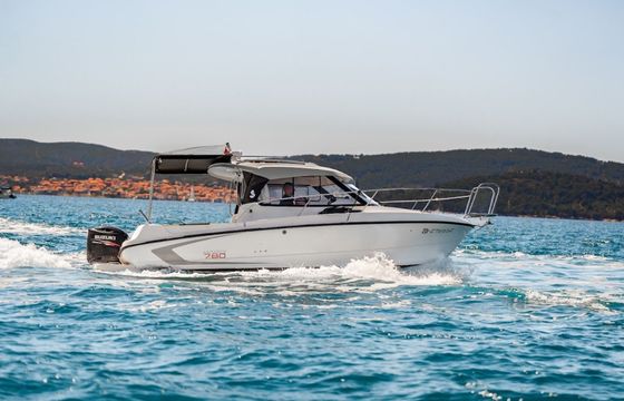 Beneteau Antares 780 15