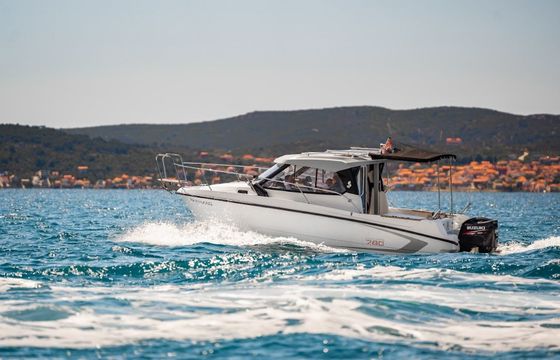 Beneteau Antares 780 15
