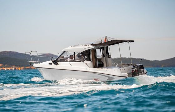 Beneteau Antares 780 15