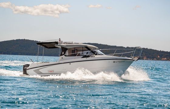 Beneteau Antares 780 15