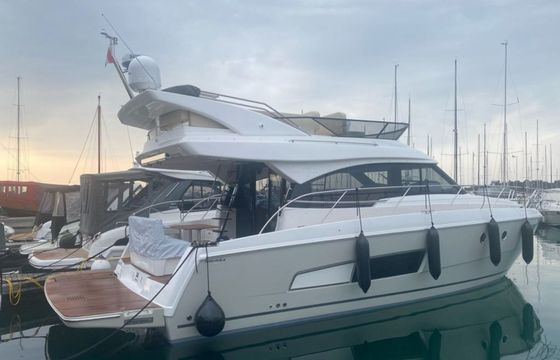 Bavaria Virtess 420 Fly Caleni
