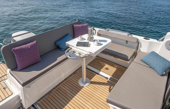 Beneteau Antares 8 Tiha Patnja