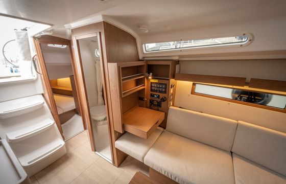 Beneteau Oceanis 34 Infinity
