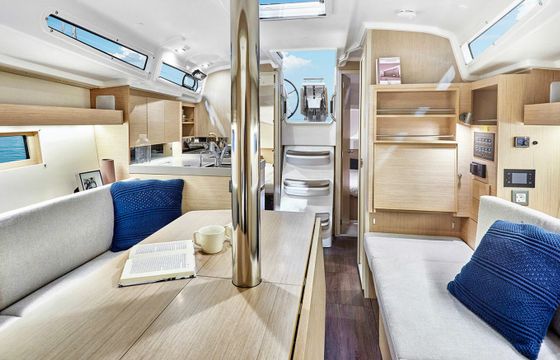 Beneteau Oceanis 34.1 Sunsail 23