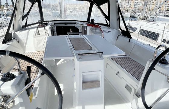 Beneteau Oceanis 35.1 Mistral