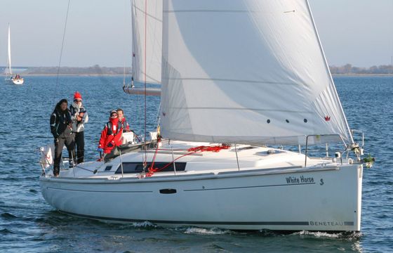 Beneteau Oceanis 37 White Horse