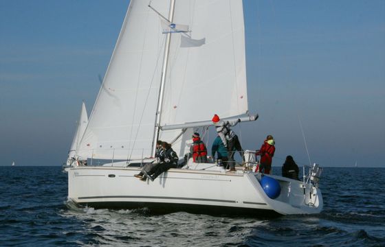 Beneteau Oceanis 37 White Horse