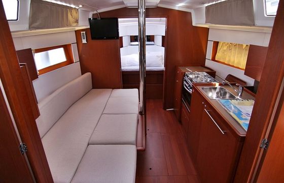 Beneteau Oceanis 38 Elsa