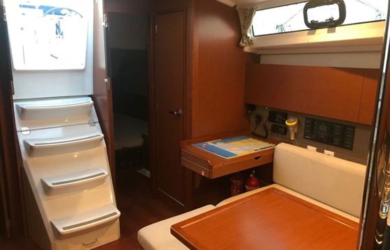 Beneteau Oceanis 38.1 Baby Dory
