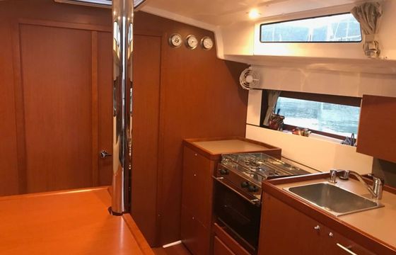 Beneteau Oceanis 38.1 Baby Dory