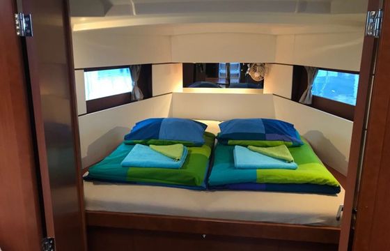 Beneteau Oceanis 38.1 Baby Dory